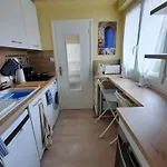 Duo Chaleureux Et Proche De La *